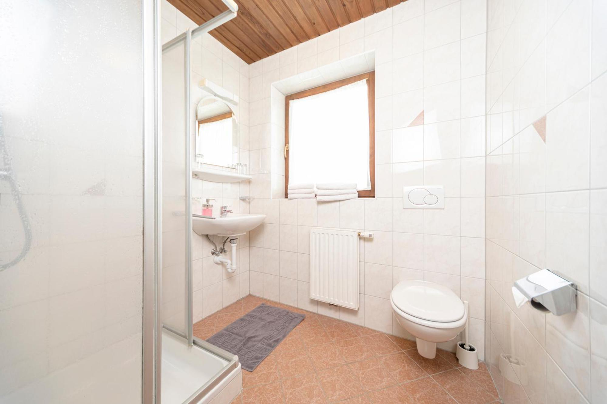 Gasthof Pension Knapp Strass im Zillertal Zimmer foto